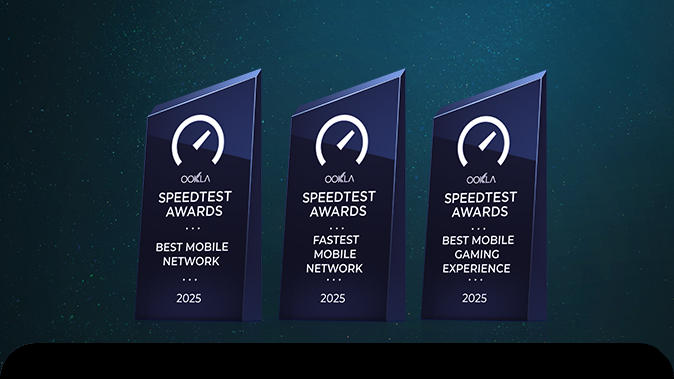 Na monitore je zobrazený röntgenový snímok, pričom obrazovku prekrýva digitálna ochranná vrstva. Vizualizácia služby Security Scan Services od T Business – riešenia na odhalenie kybernetických hrozieb prostredníctvom bezpečnostného IT auditu.