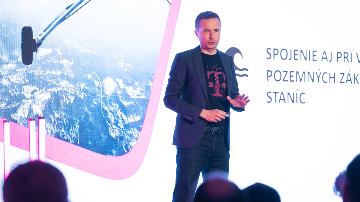 Michal Brčák počas Telekom Innovation T Day prezentuje technologické riešenia pre firmy, ktoré im pomáhajú rásť.