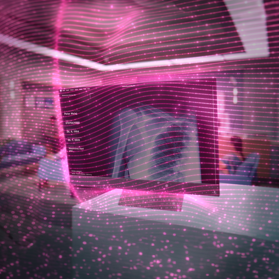 Na monitore je zobrazený röntgenový snímok, pričom obrazovku prekrýva digitálna ochranná vrstva. Vizualizácia služby Security Scan Services od T Business – riešenia na odhalenie kybernetických hrozieb prostredníctvom bezpečnostného IT auditu.