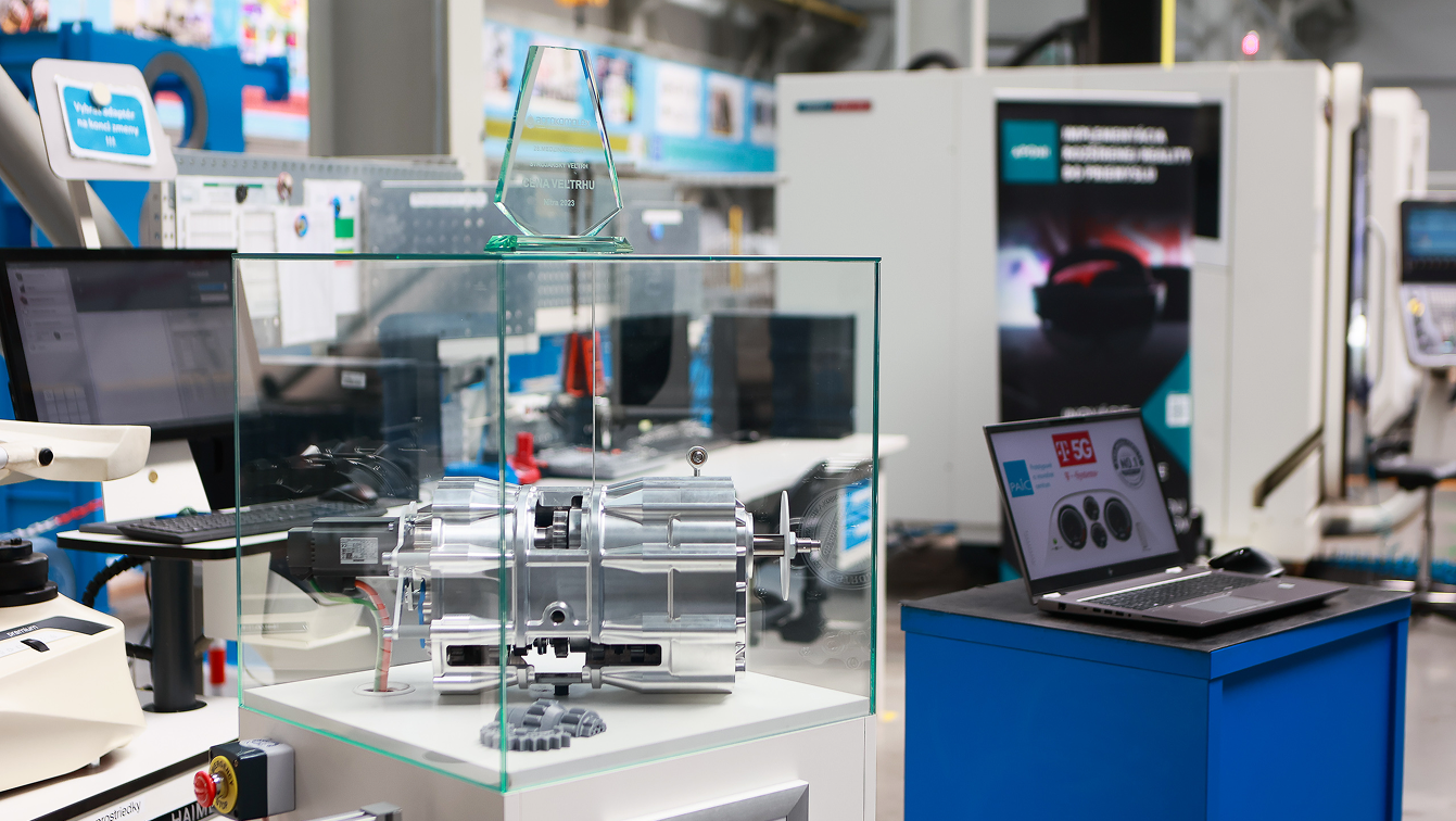 Laboratórne zariadenie a demonštrácia priemyselného 5G použitia na Technickej univerzite v Košiciach.