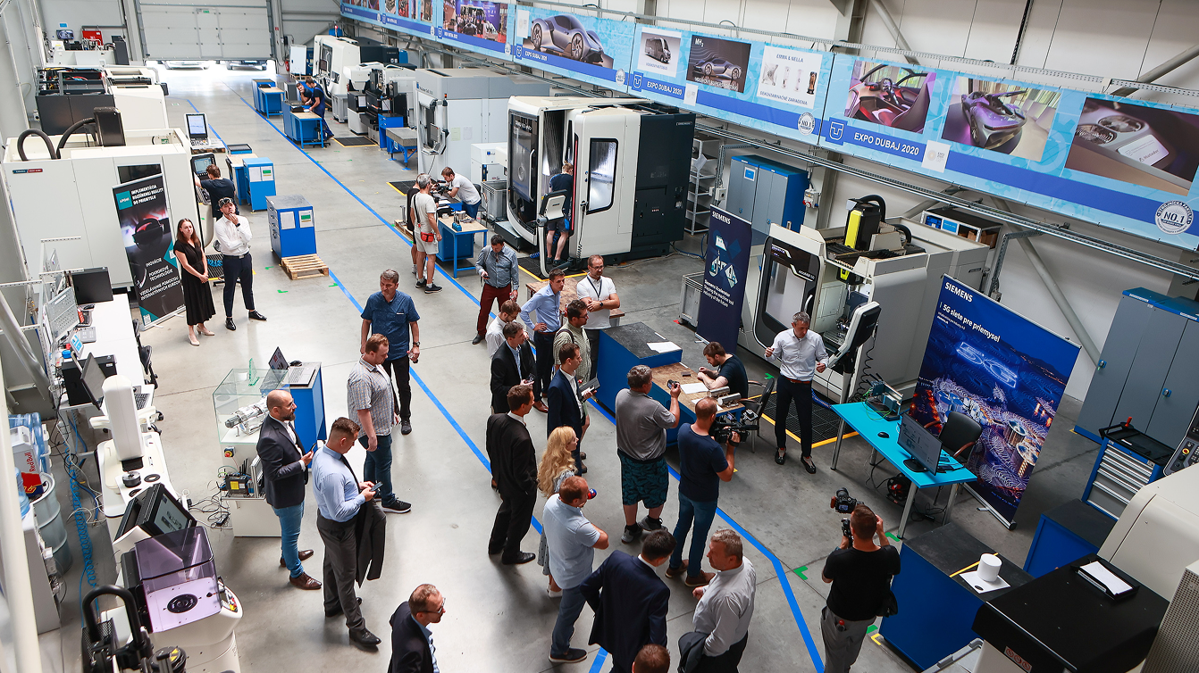 Prehliadka výskumného laboratória TUKE a praktická ukážka 5G siete v prevádzke.